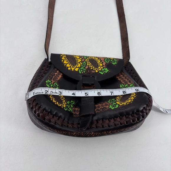 Vintage 70’s Boho Sunflower Artisan Cottagecore Tooled Leather Crossbody Bag - Picture 13 of 15